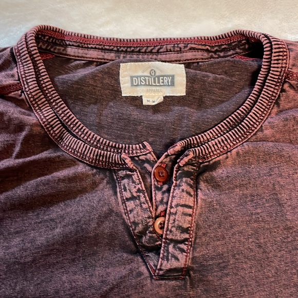 Distillery Men’s size Medium burgundy tshirt. - Picture 2 of 7